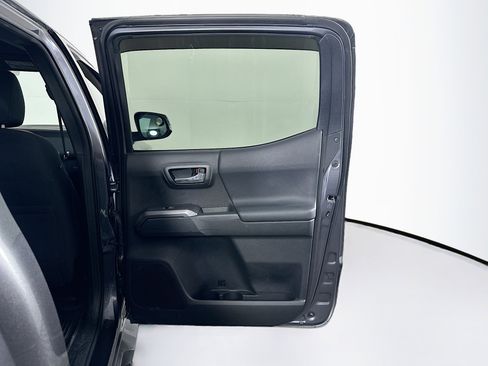 Used 2020 Toyota Tacoma TRD Sport image 28