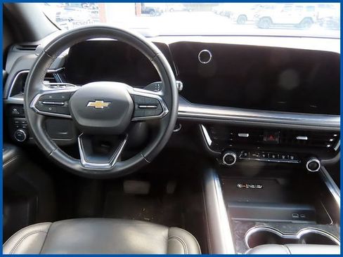 Used 2025 Chevrolet Suburban LT AWD/4WD image 12