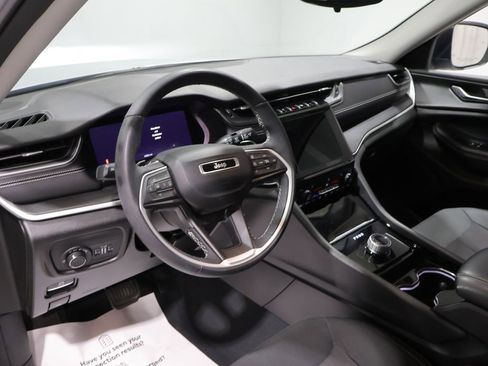 Certified 2023 Jeep Grand Cherokee Laredo w/ Luxury Tech Group I AWD/4WD image 17