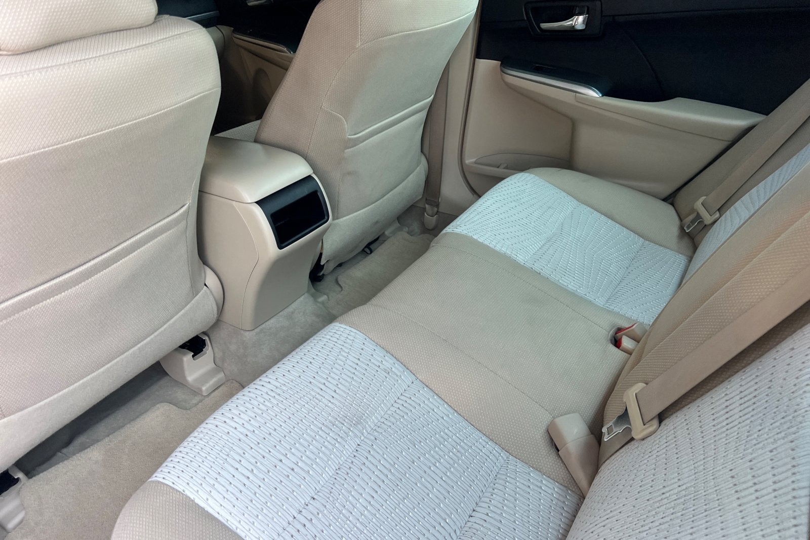 Used 2014 Toyota Camry LE FWD image 13