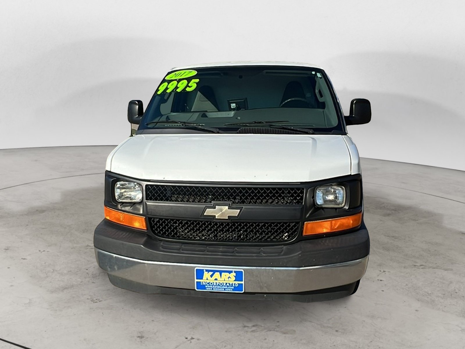 Used 2017 Chevrolet Express 3500 RWD image 2