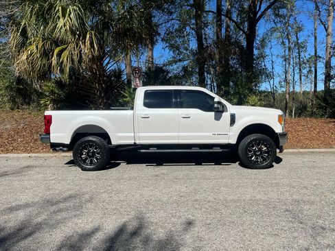 Used 2017 Ford F250 Lariat w/ Lariat Value Package image 6