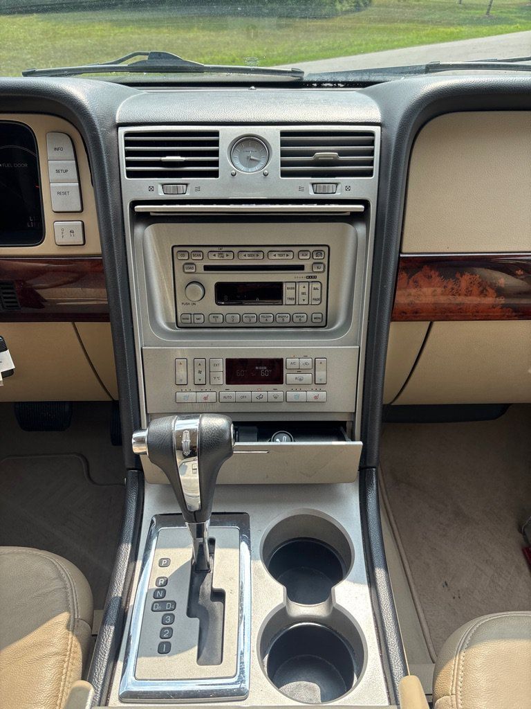 Used 2006 Lincoln Navigator 2WD image 17