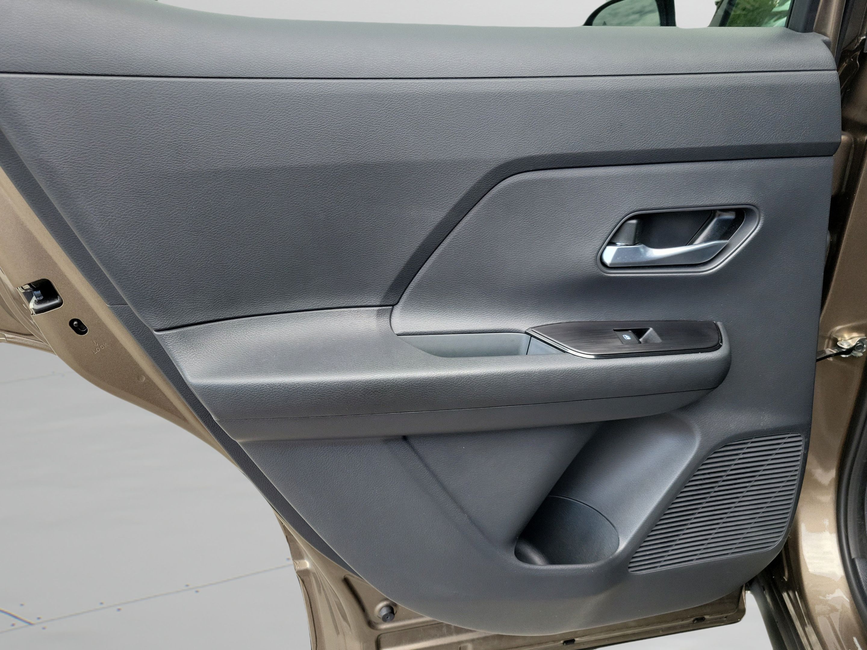 Used 2025 Nissan Kicks SV FWD image 8