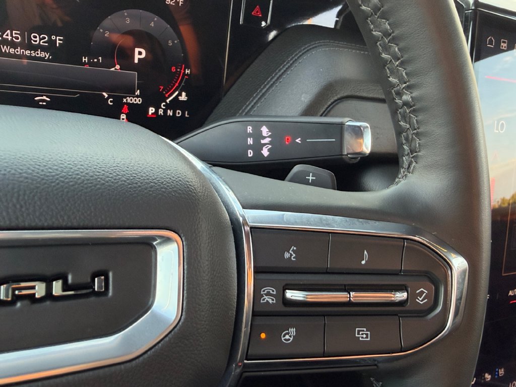 Used 2025 GMC Yukon XL Denali AWD/4WD image 11