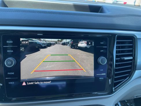 Used 2022 Volkswagen Atlas SEL R-Line image 35