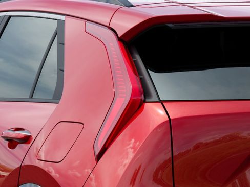 New 2025 Kia Niro SX image 11