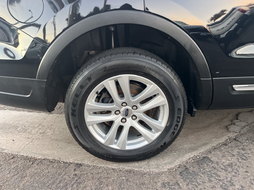 Used 2018 Ford Explorer XLT w/ Equipment Group 202A AWD/4WD image 40