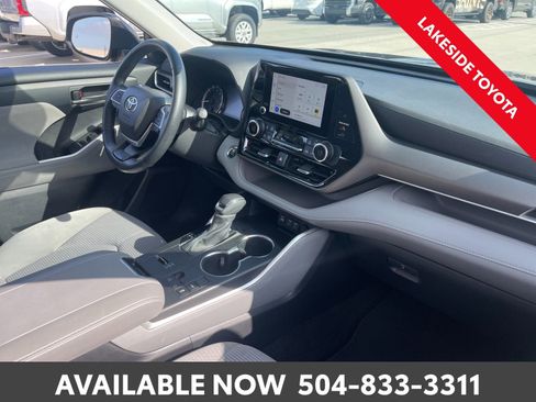 Used 2023 Toyota Highlander LE image 17