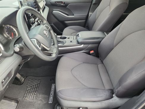 Used 2022 Toyota Highlander L FWD image 18