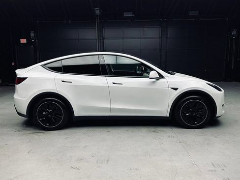 Used 2021 Tesla Model Y Long Range AWD/4WD image 8