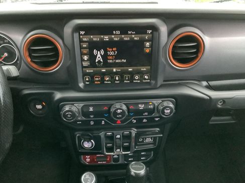 Used 2021 Jeep Gladiator Mojave AWD/4WD image 32
