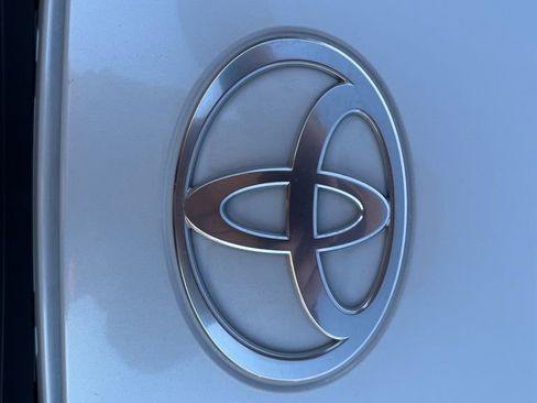 Used 2025 Toyota Camry XLE image 36