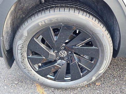 New 2026 Volkswagen Atlas SE image 4