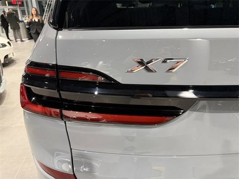 Used 2026 BMW X7 xDrive40i w/ M Sport Package image 38