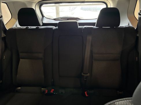 Used 2025 Nissan Rogue SV FWD image 40