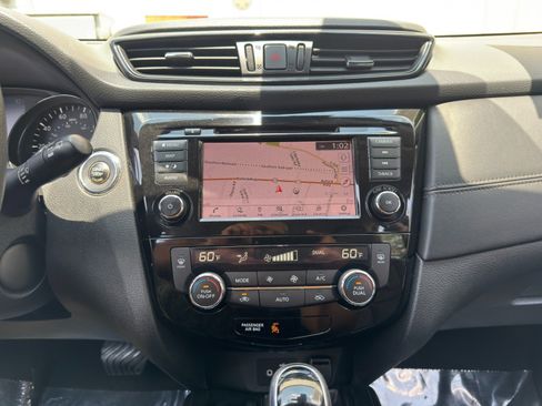 Used 2019 Nissan Rogue SL AWD/4WD image 23