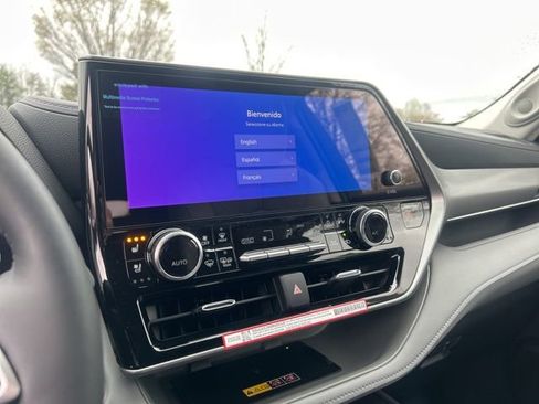 New 2026 Toyota Highlander Platinum image 24