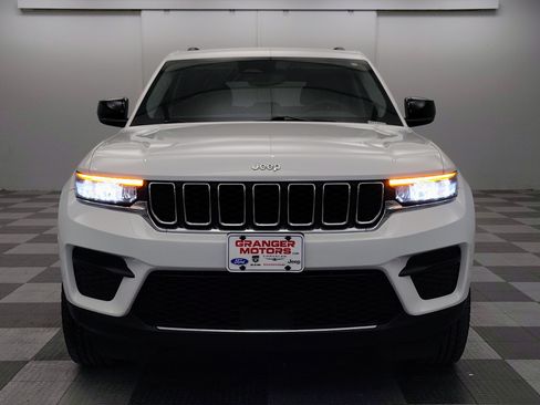 Used 2023 Jeep Grand Cherokee Laredo AWD/4WD image 4