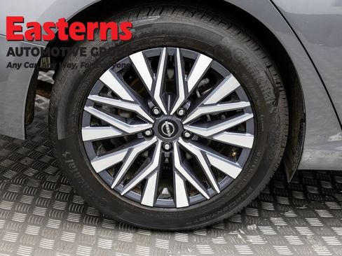 Used 2025 Nissan Altima 2.5 SV FWD image 30