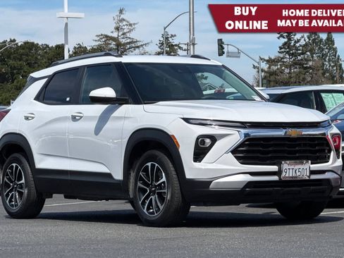 Used 2025 Chevrolet TrailBlazer LT w/ Driver Confidence Package FWD image 1