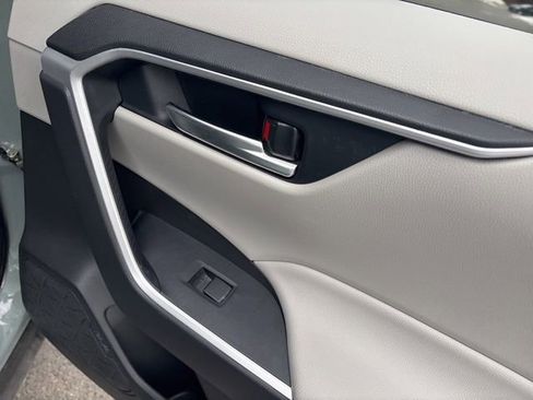 Used 2021 Toyota RAV4 XLE w/ Convenience Package image 14