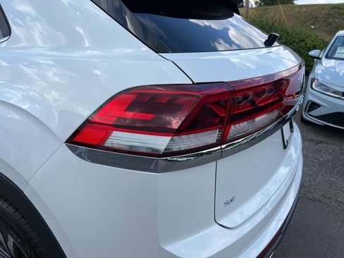 New 2026 Volkswagen Atlas Cross Sport SE FWD image 12