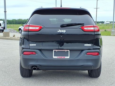 Used 2017 Jeep Cherokee Latitude FWD image 23