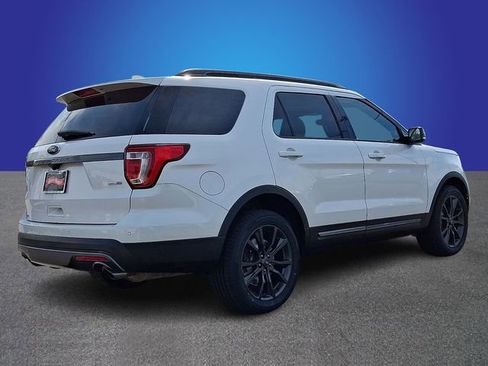 Used 2017 Ford Explorer XLT w/ Equipment Group 202A image 4