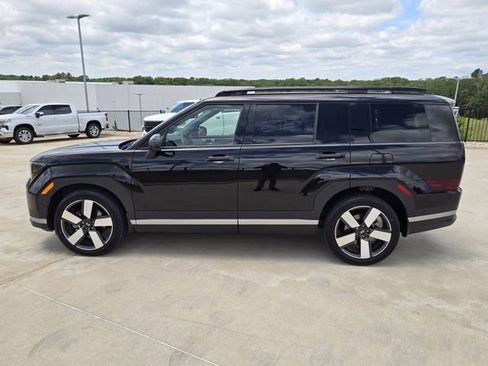 Used 2025 Hyundai Santa Fe Limited AWD/4WD image 5