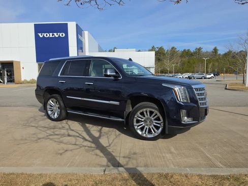 Used 2019 Cadillac Escalade Luxury w/ LPO, Radiant Package image 2