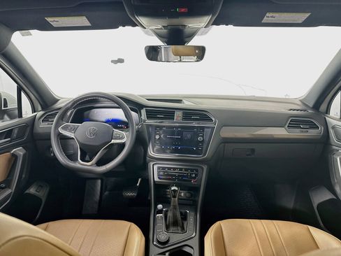 Used 2024 Volkswagen Tiguan SE AWD/4WD image 21