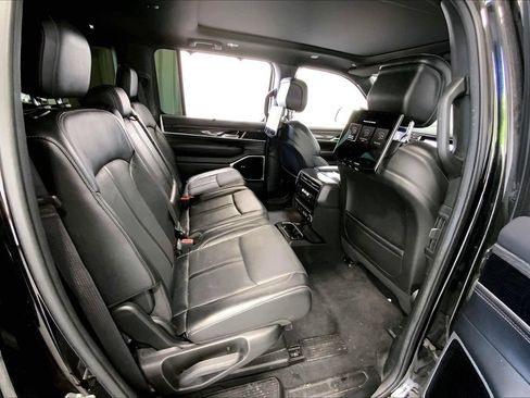 Used 2022 Jeep Wagoneer Series III w/ Premium Group I AWD/4WD image 25