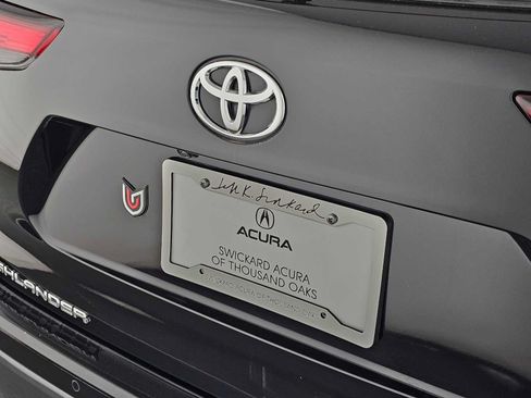 Used 2023 Toyota Highlander Limited FWD image 23