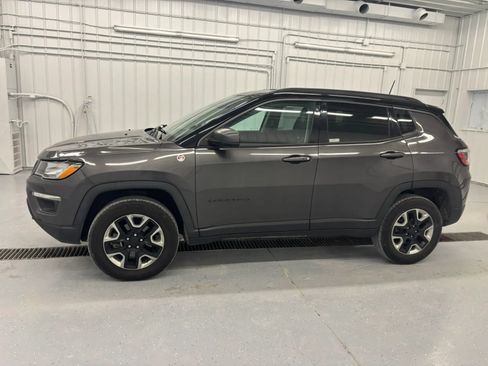 Used 2017 Jeep Compass Trailhawk w/ Leather Interior Group AWD/4WD image 12