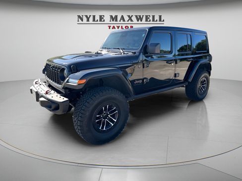 Used 2025 Jeep Wrangler Unlimited Rubicon AWD/4WD image 7