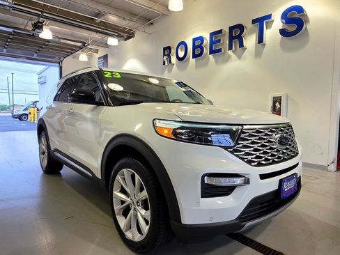 Used 2023 Ford Explorer Platinum w/ Technology Package AWD/4WD image 2