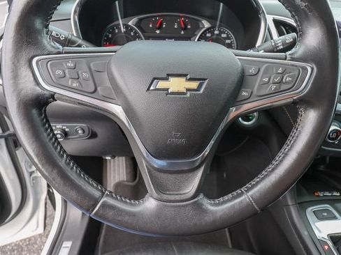 Used 2019 Chevrolet Equinox Premier FWD image 17