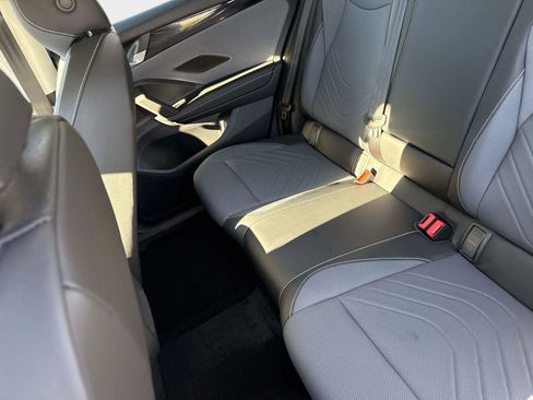 New 2025 Volkswagen Tiguan SE image 5