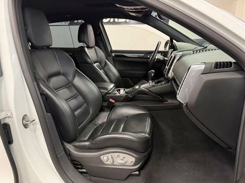 Used 2014 Porsche Cayenne Diesel AWD/4WD image 32