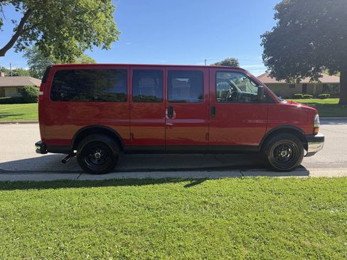 Used 2013 Chevrolet Express 1500 LT w/ LT Preferred Equipment Group AWD/4WD image 6