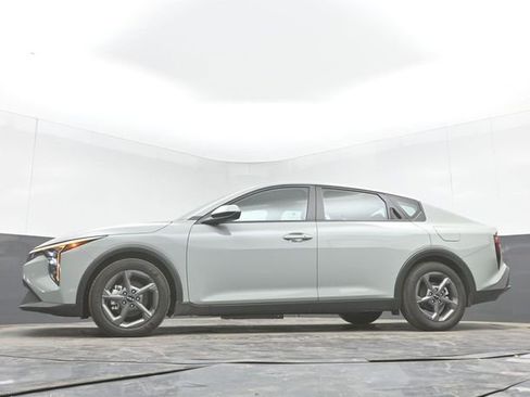 Used 2025 Kia K4 FWD image 42