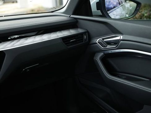 Used 2022 Audi e-tron Premium Plus image 29