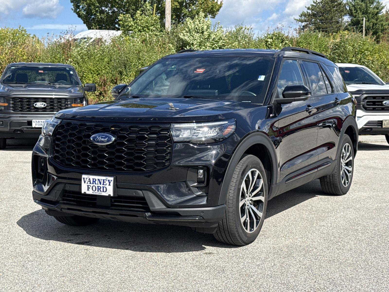 Used 2025 Ford Explorer ST-Line AWD/4WD image 1
