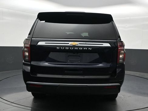 Used 2024 Chevrolet Suburban LS RWD image 4