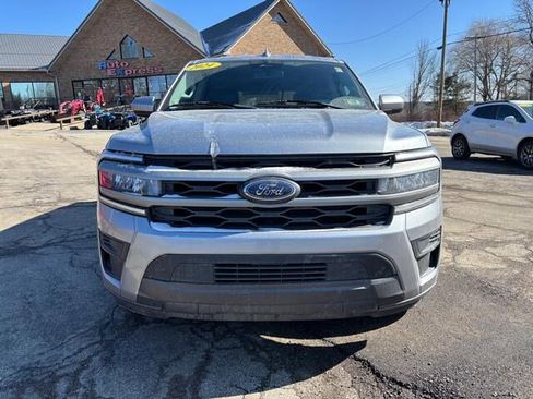 Used 2024 Ford Expedition XLT image 2