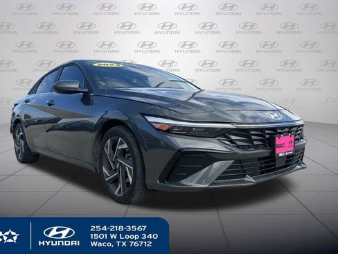 Used 2024 Hyundai Elantra SEL w/ Convenience Package image 3