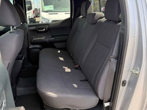Used 2017 Toyota Tacoma TRD Off-Road AWD/4WD image 10