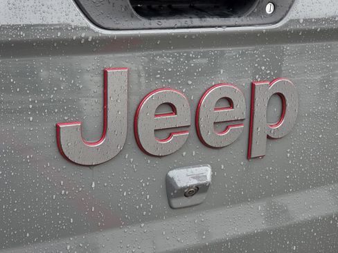 Used 2021 Jeep Gladiator Rubicon AWD/4WD image 10
