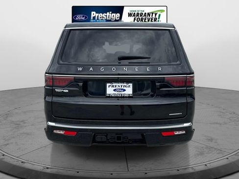 Used 2024 Jeep Wagoneer L Series II w/ Flexible Seating Group RWD image 5